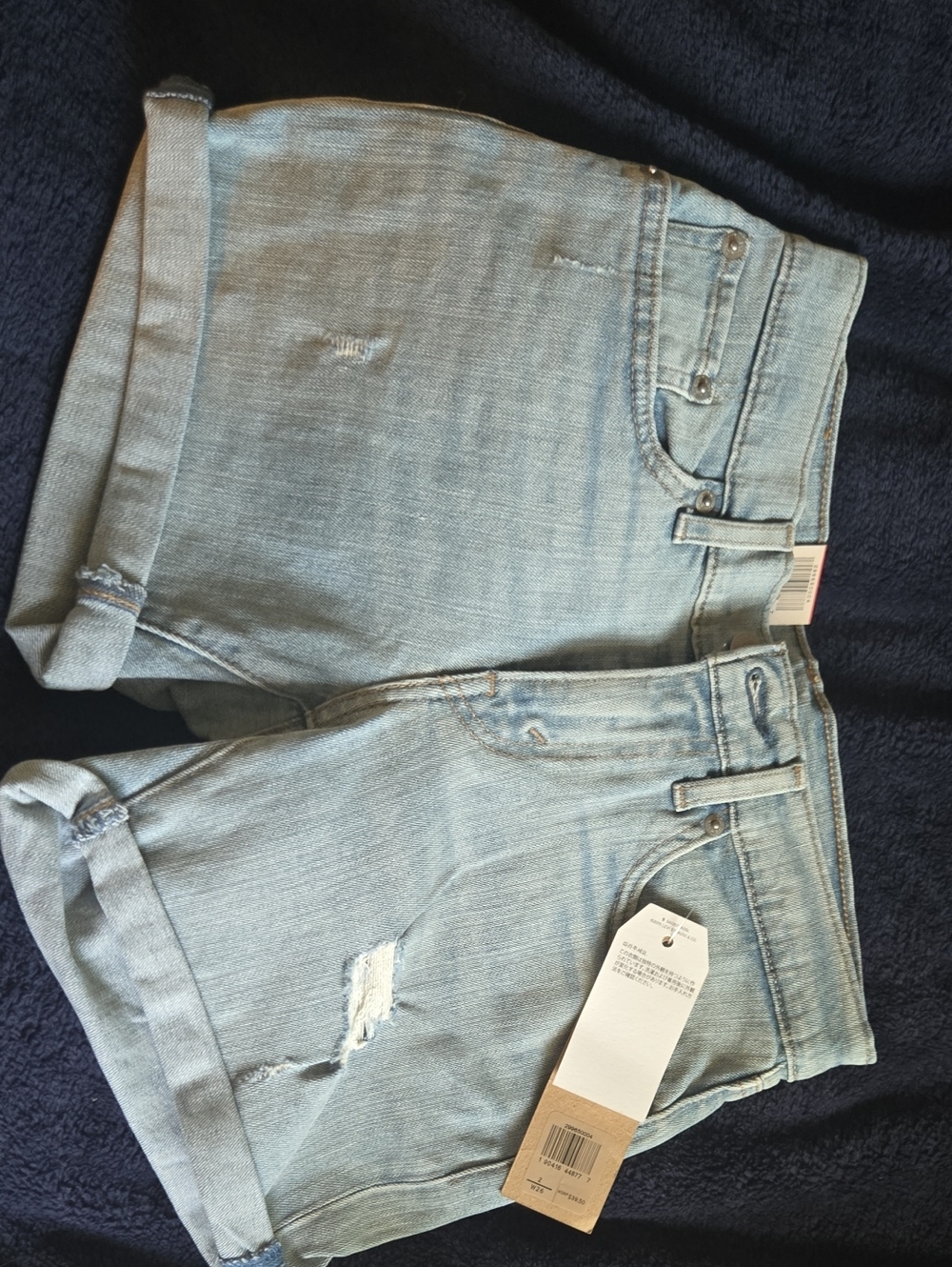 Levi's mid length midrise short
